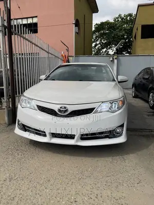 Toyota Camry SE V6 4dr Sedan (3.5L 6cyl 6A) 2013 White