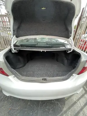 Toyota Camry SE V6 4dr Sedan (3.5L 6cyl 6A) 2013 White