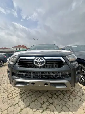 New Toyota Hilux 2025 Gray