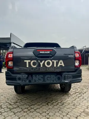 New Toyota Hilux 2025 Gray