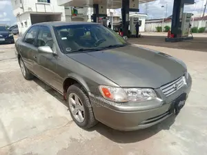 Toyota Camry 2000 Gray