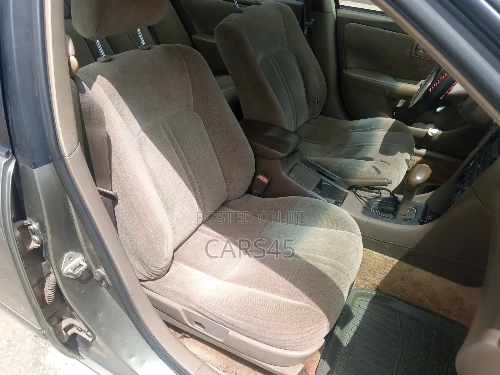 Toyota Camry 2000 Gray