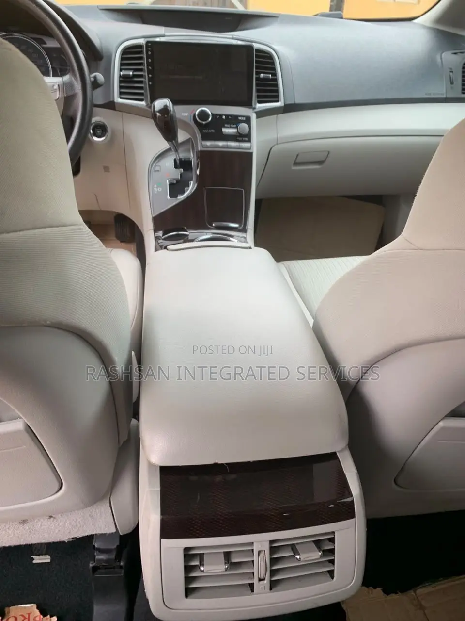 Toyota Venza XLE 2011 White