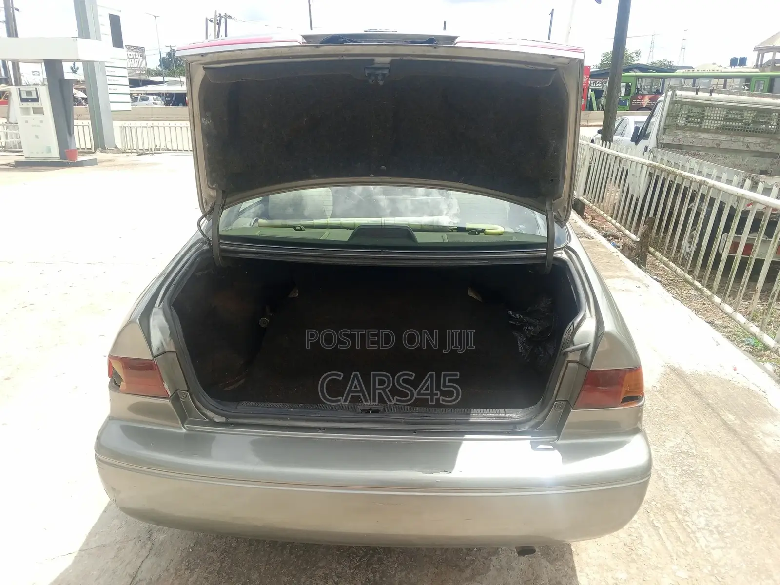 Toyota Camry 2000 Gray