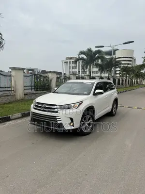 Toyota Highlander XLE 4dr SUV AWD (3.5L 6cyl 6A) 2015 White