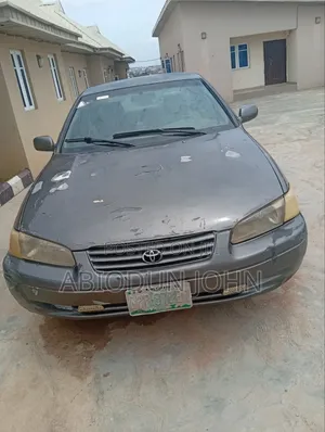 Toyota Camry 2000 Gray