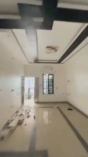 2bdrm Block of Flats in Ago Palace Way Off for rent
