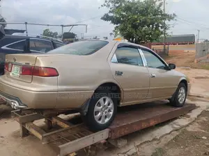Toyota Camry LE 4dr Sedan (2.4L 4cyl 5M) 2002 Gold