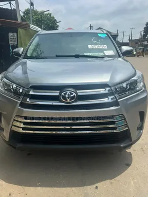 Toyota Highlander XLE 4x4 V6 (3.5L 6cyl 8A) 2017 Silver