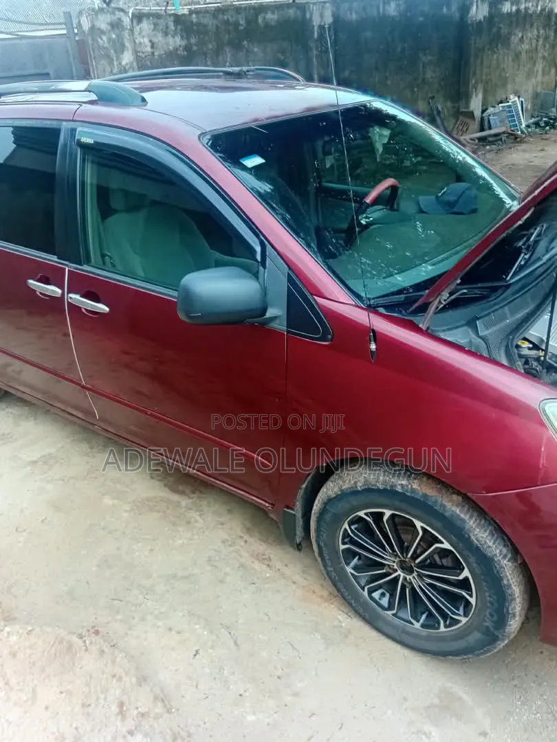 Toyota Sienna 2005
