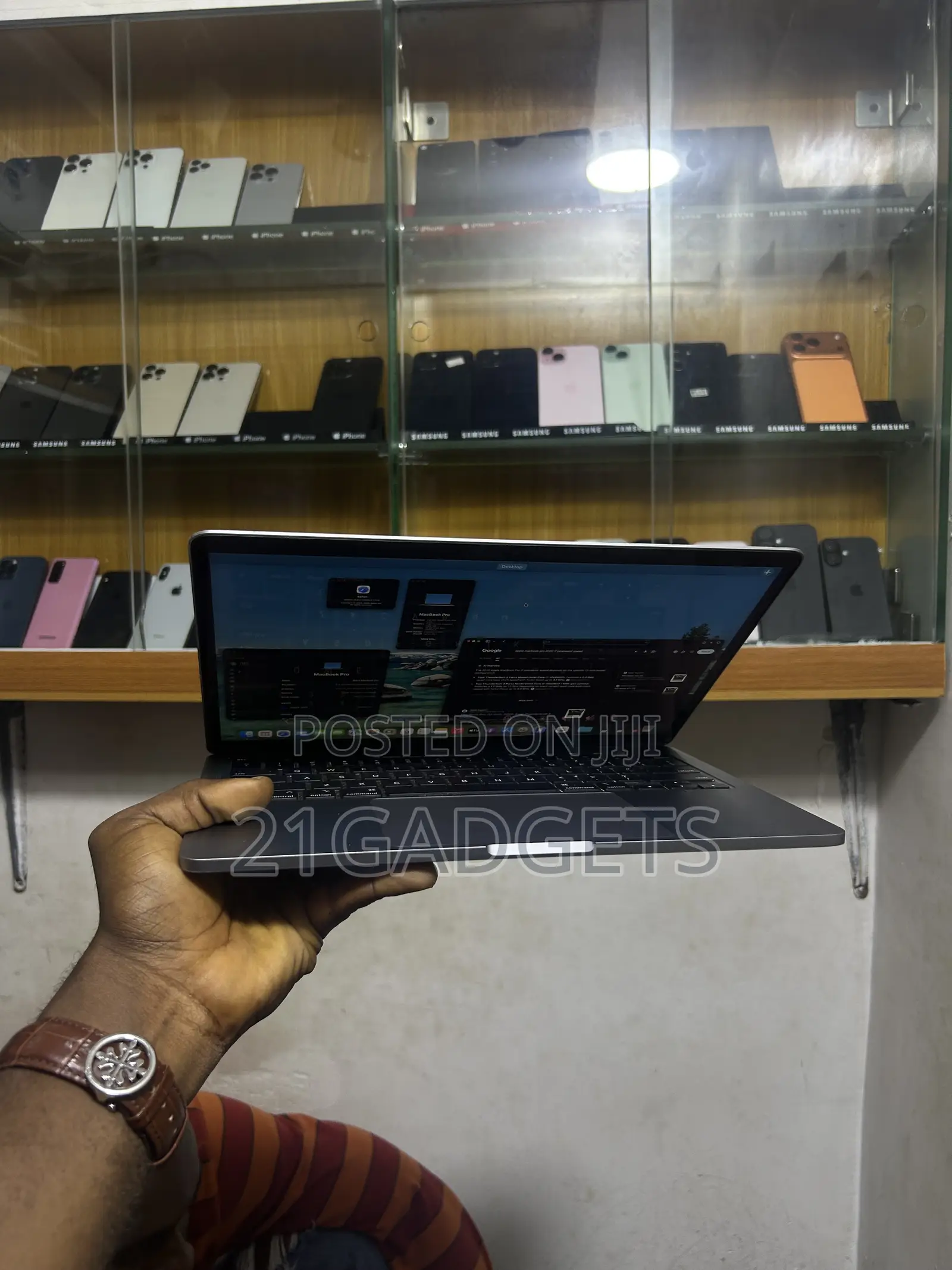Laptop Apple MacBook 2020 16GB Intel Core i7 SSD 512GB