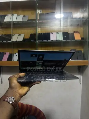 Laptop Apple MacBook 2020 16GB Intel Core i7 SSD 512GB