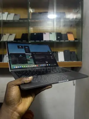 Laptop Apple MacBook 2020 16GB Intel Core i7 SSD 512GB