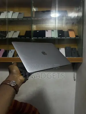Laptop Apple MacBook 2020 16GB Intel Core i7 SSD 512GB
