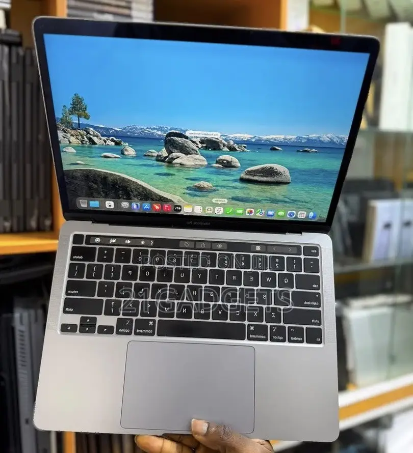 Laptop Apple MacBook 2020 16GB Intel Core i7 SSD 512GB