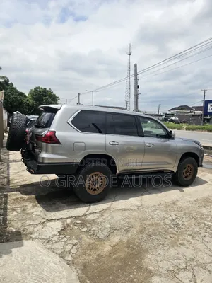 Lexus LX 570 AWD 2019 Silver