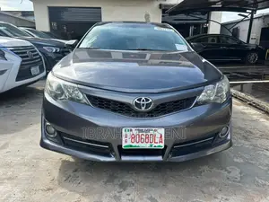Toyota Camry SE Sport 4dr Sedan w/Prod. End 11/13 (2.5L 4cyl 6A) 2014