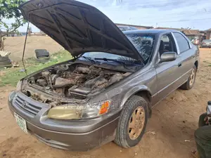 Toyota Camry Automatic 1999 Gray