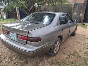 Toyota Camry Automatic 1999 Gray