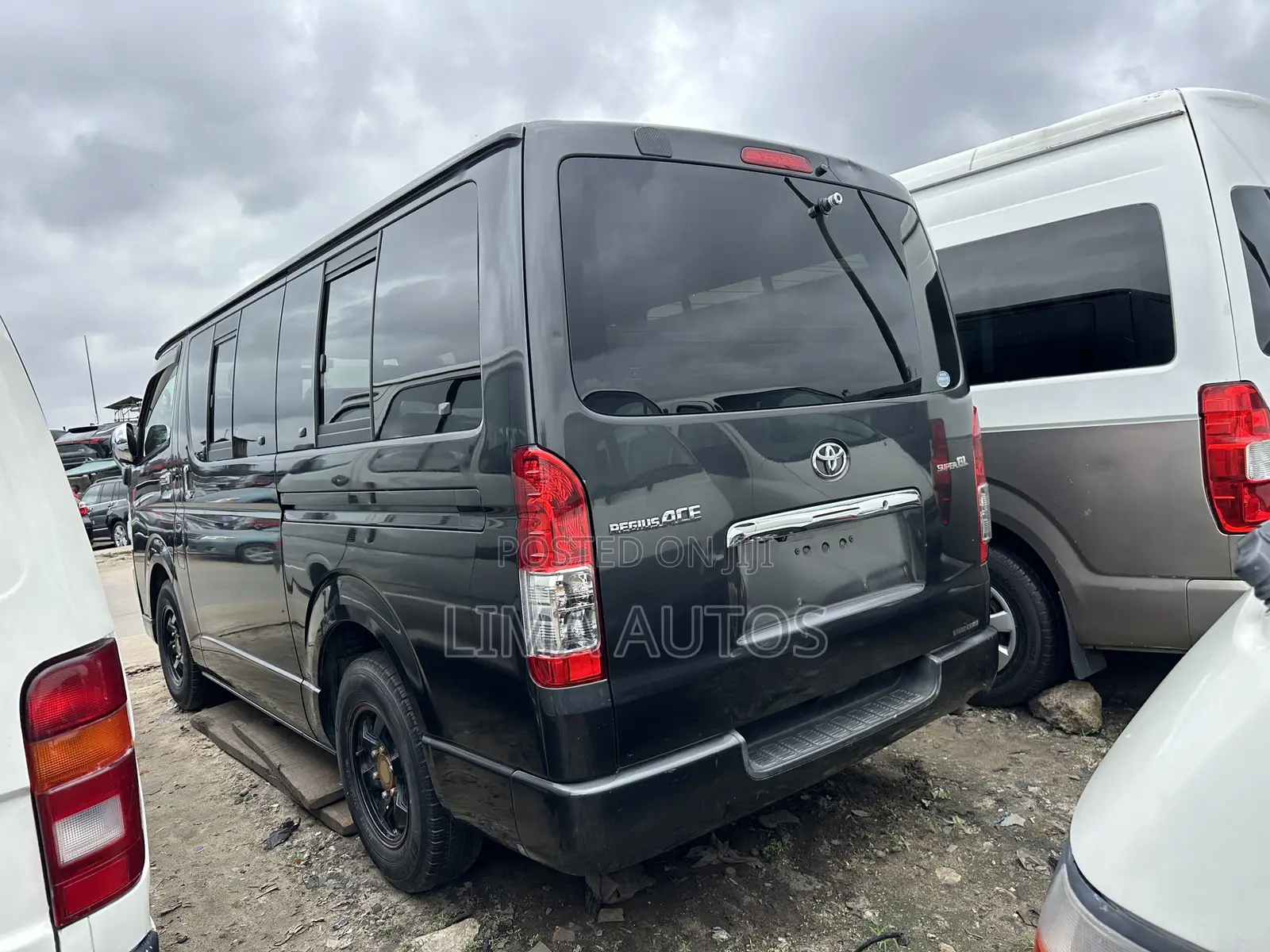 Toyota HiAce 2012 Black