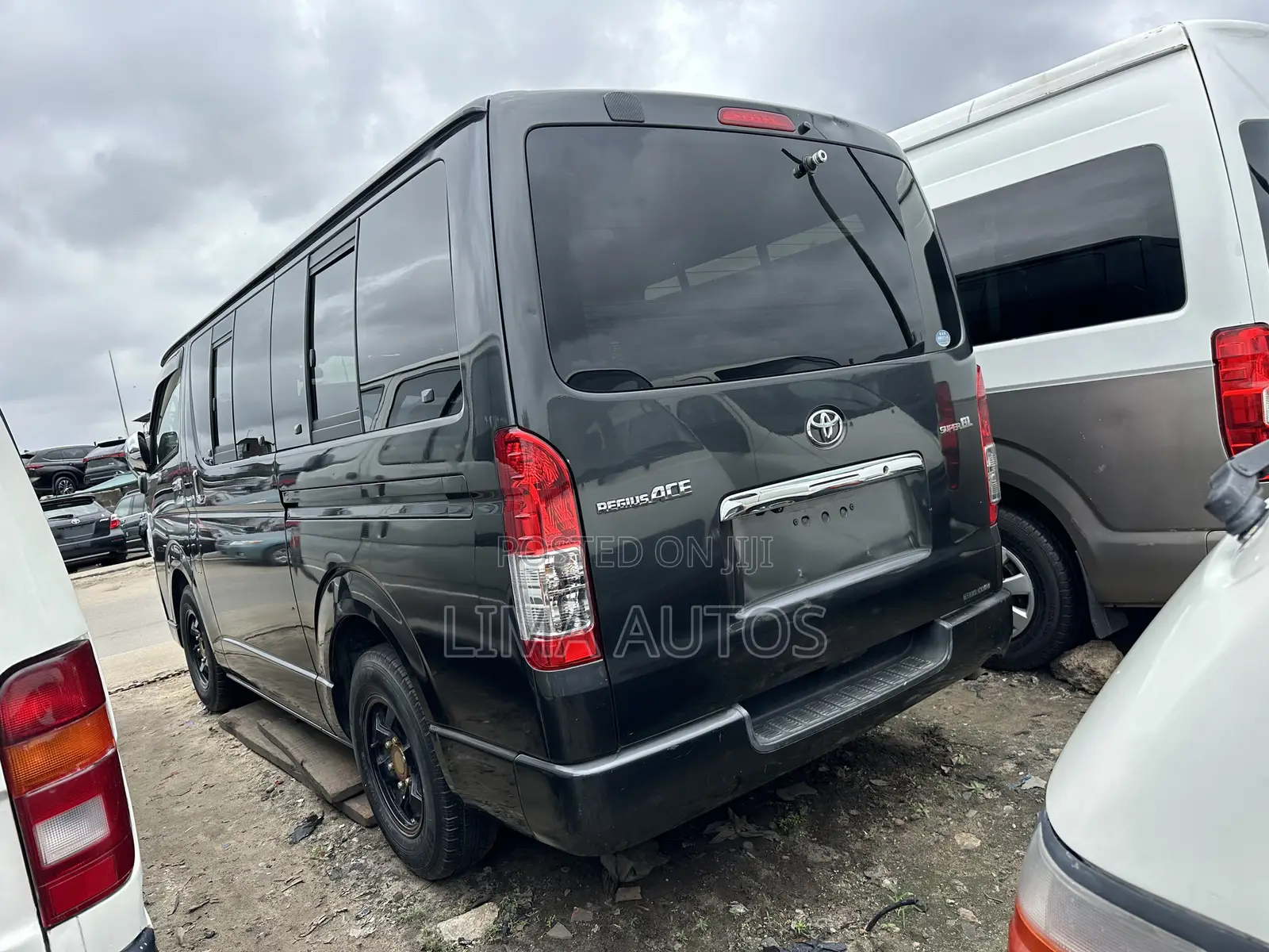 Toyota HiAce 2012 Black