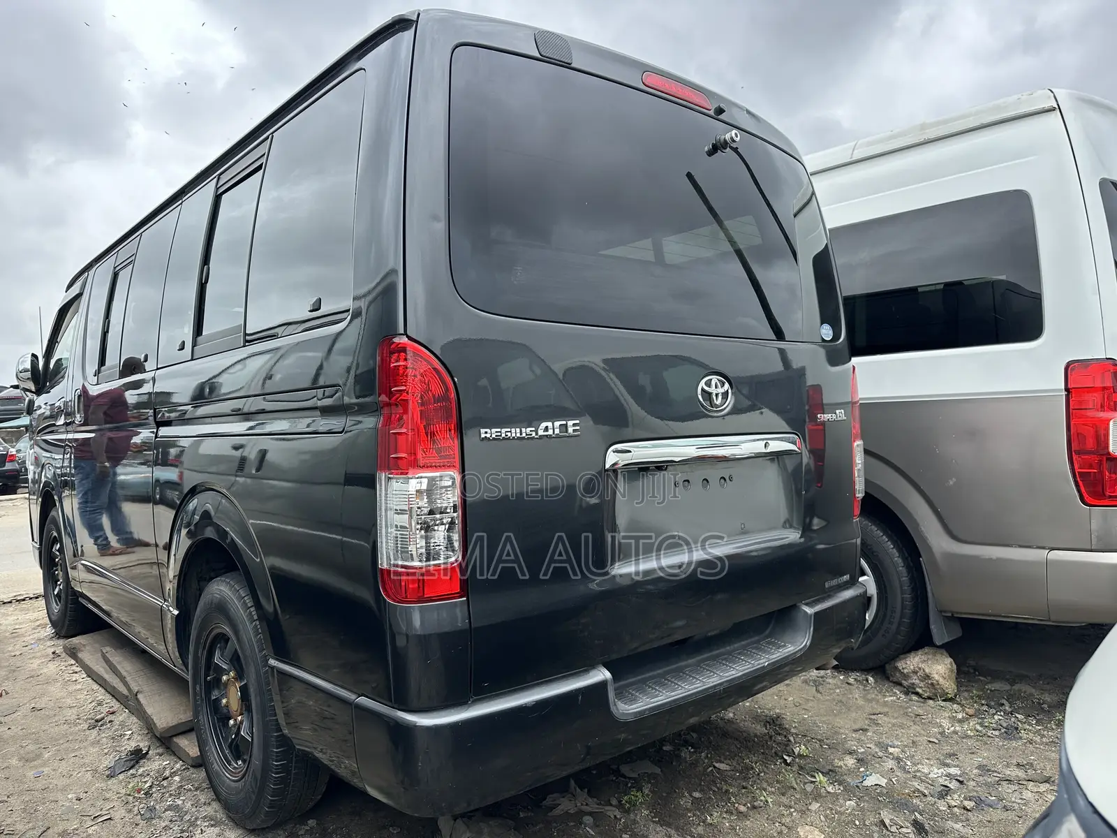 Toyota HiAce 2012 Black