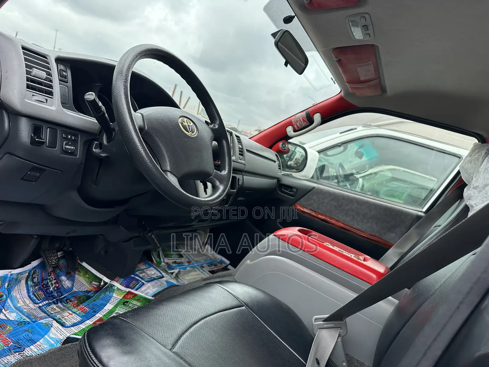 Toyota HiAce 2012 Black