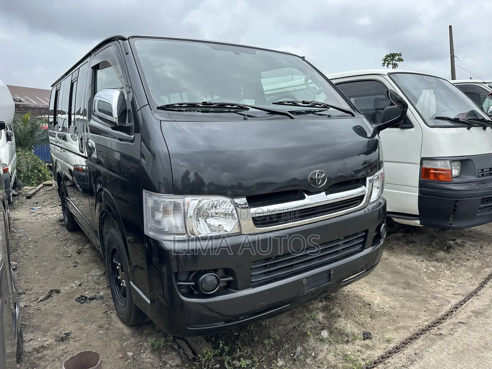 Toyota HiAce 2012 Black