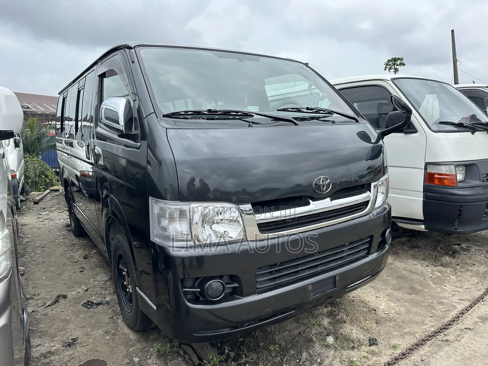 Toyota HiAce 2012 Black