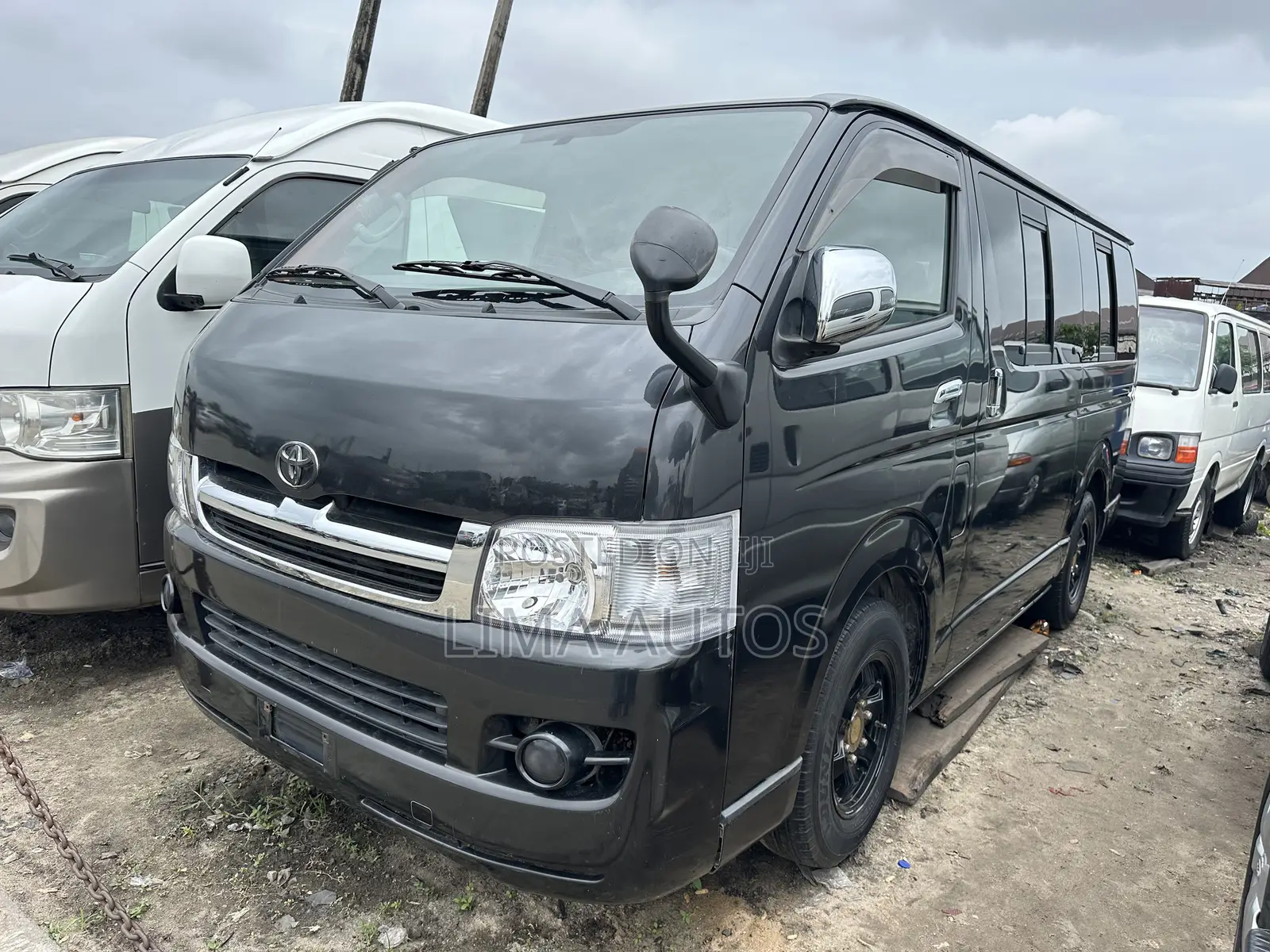Toyota HiAce 2012 Black