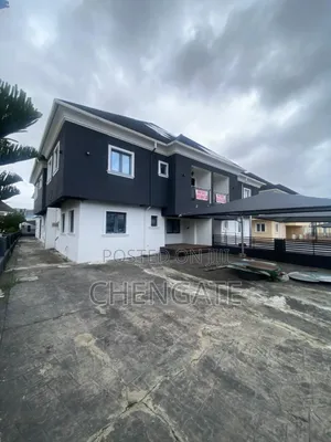 5bdrm Duplex in Victoria Park Estate, Lekki Expressway for sale