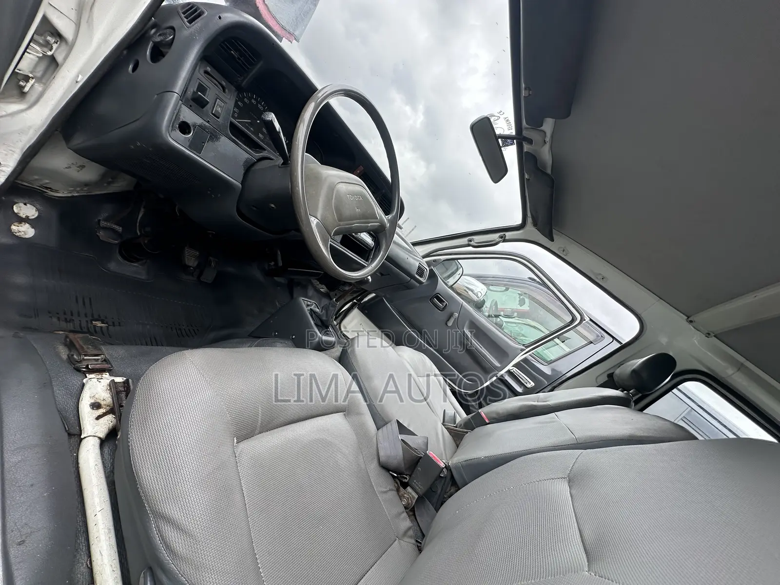 Toyota HiAce 1990 White