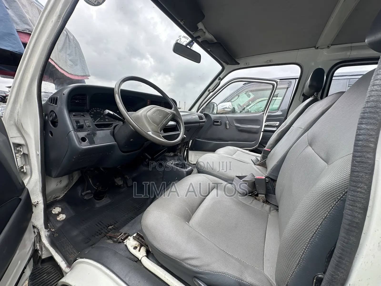 Toyota HiAce 1990 White