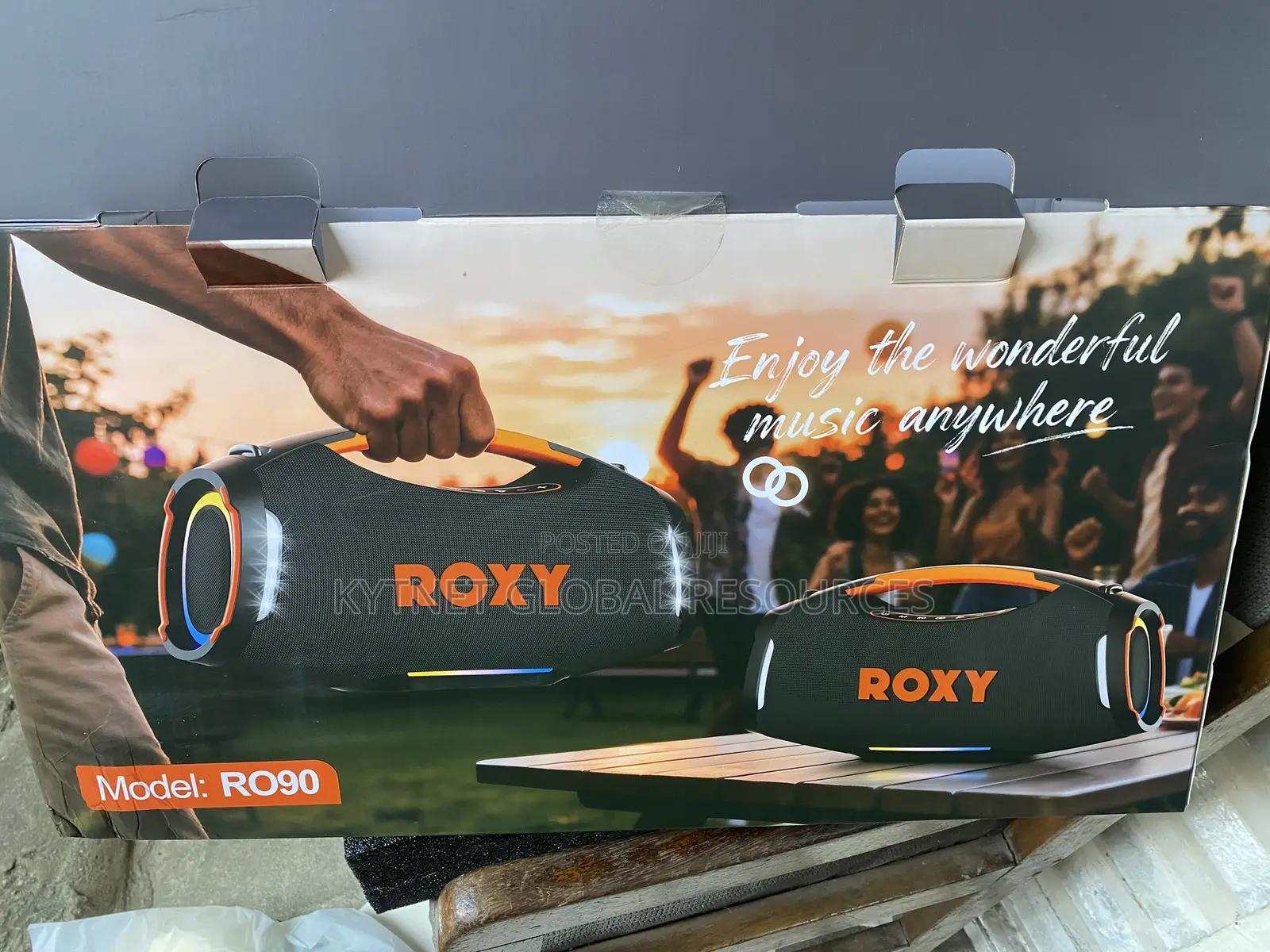R090 Roxy Wireless Bluthoot Speaker