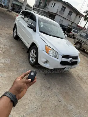 Toyota RAV4 3.5 Limited 2010 White