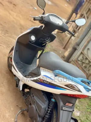 Suzuki GSR 2019 White