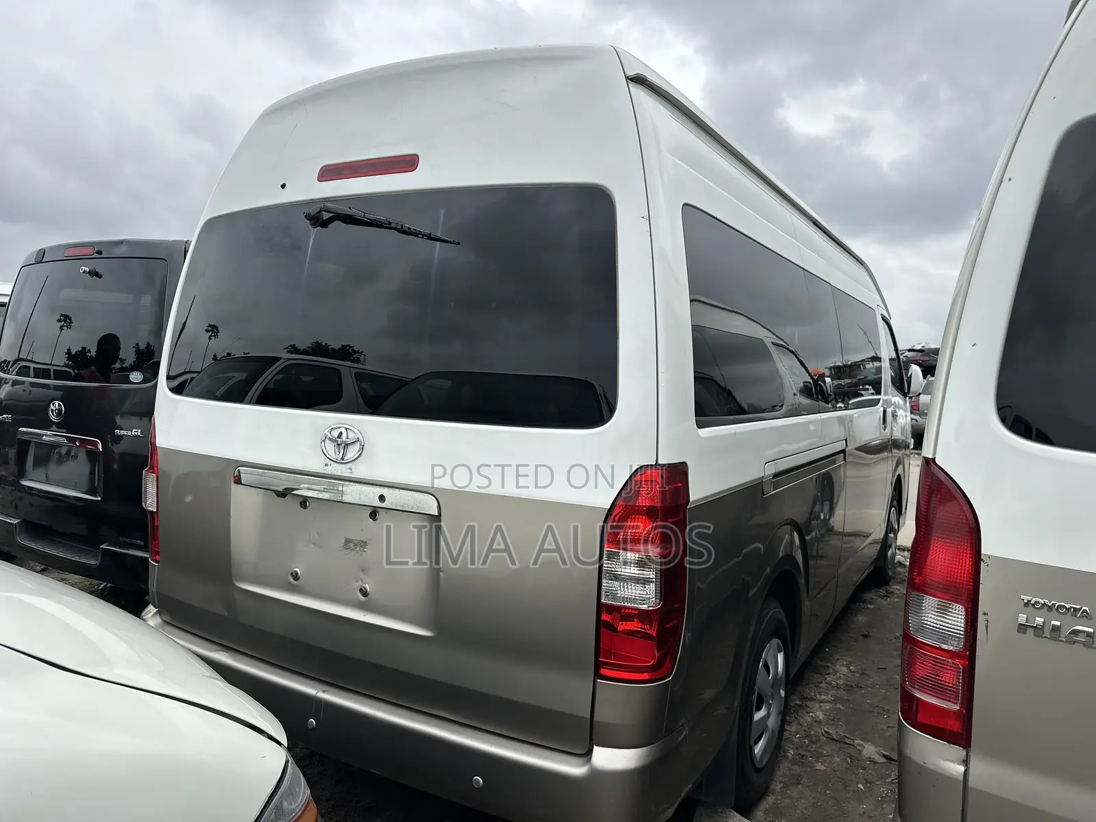 Toyota HiAce 2016 White