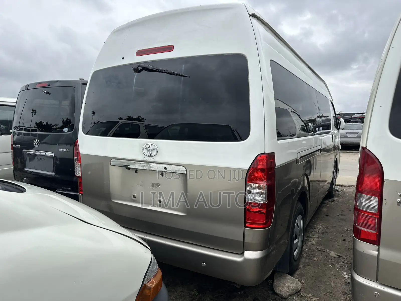 Toyota HiAce 2016 White