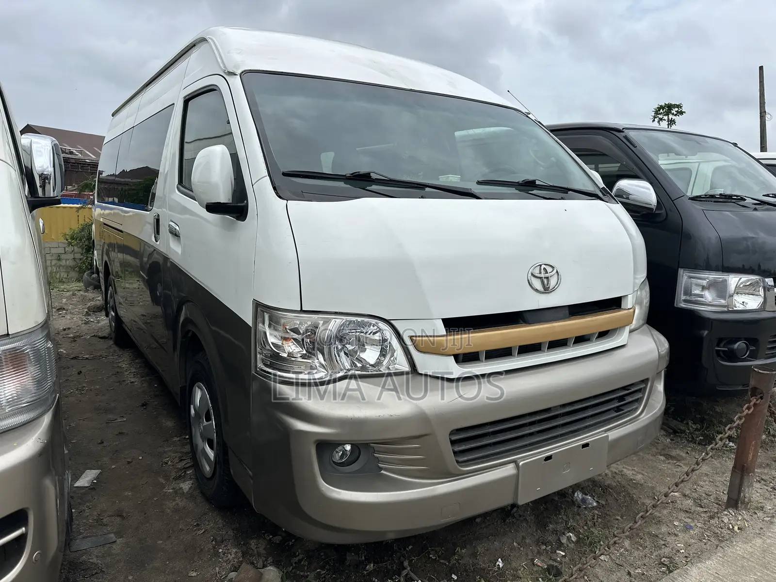Toyota HiAce 2016 White