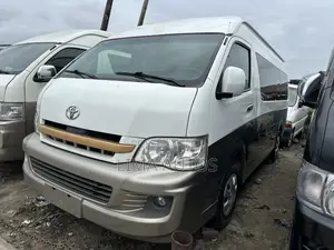 Toyota HiAce 2016 White