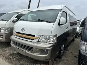 Toyota HiAce 2016 White