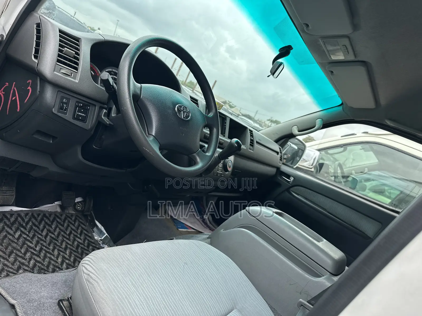 Toyota HiAce 2016 White