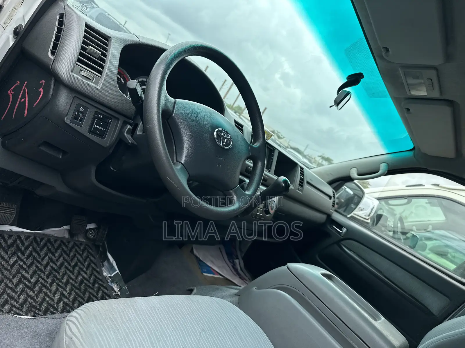 Toyota HiAce 2016 White