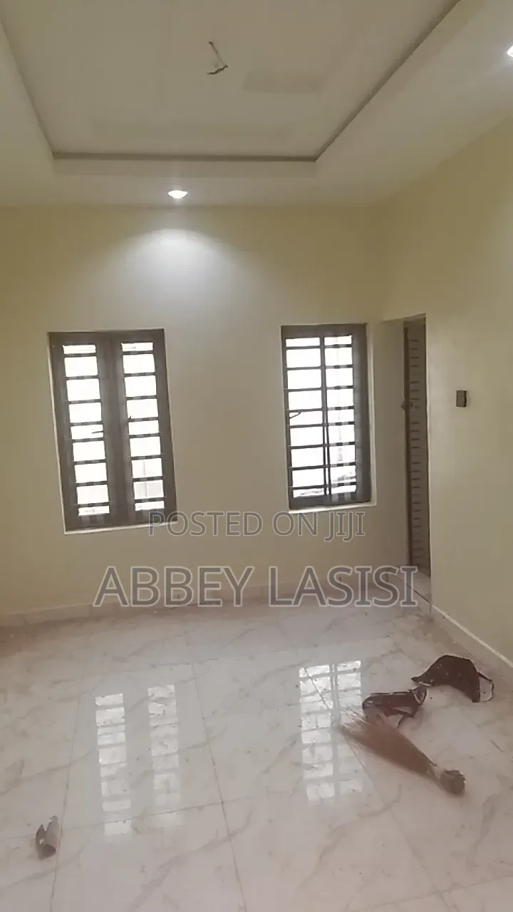 House Painter, Wallpaper and Fluted Panel