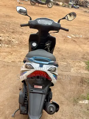 Suzuki GSR 2019 White