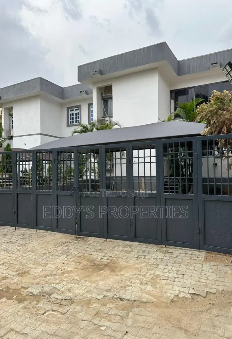 5 Bedroom Duplex/Party