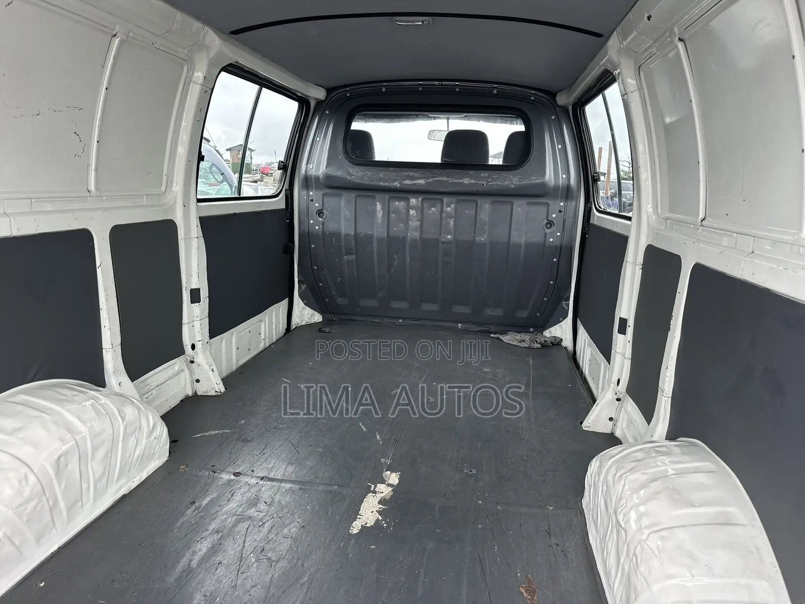 Toyota HiAce 2003 White