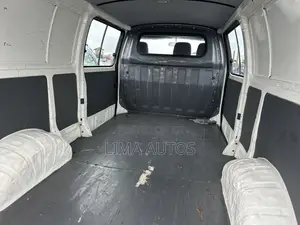 Toyota HiAce 2003 White