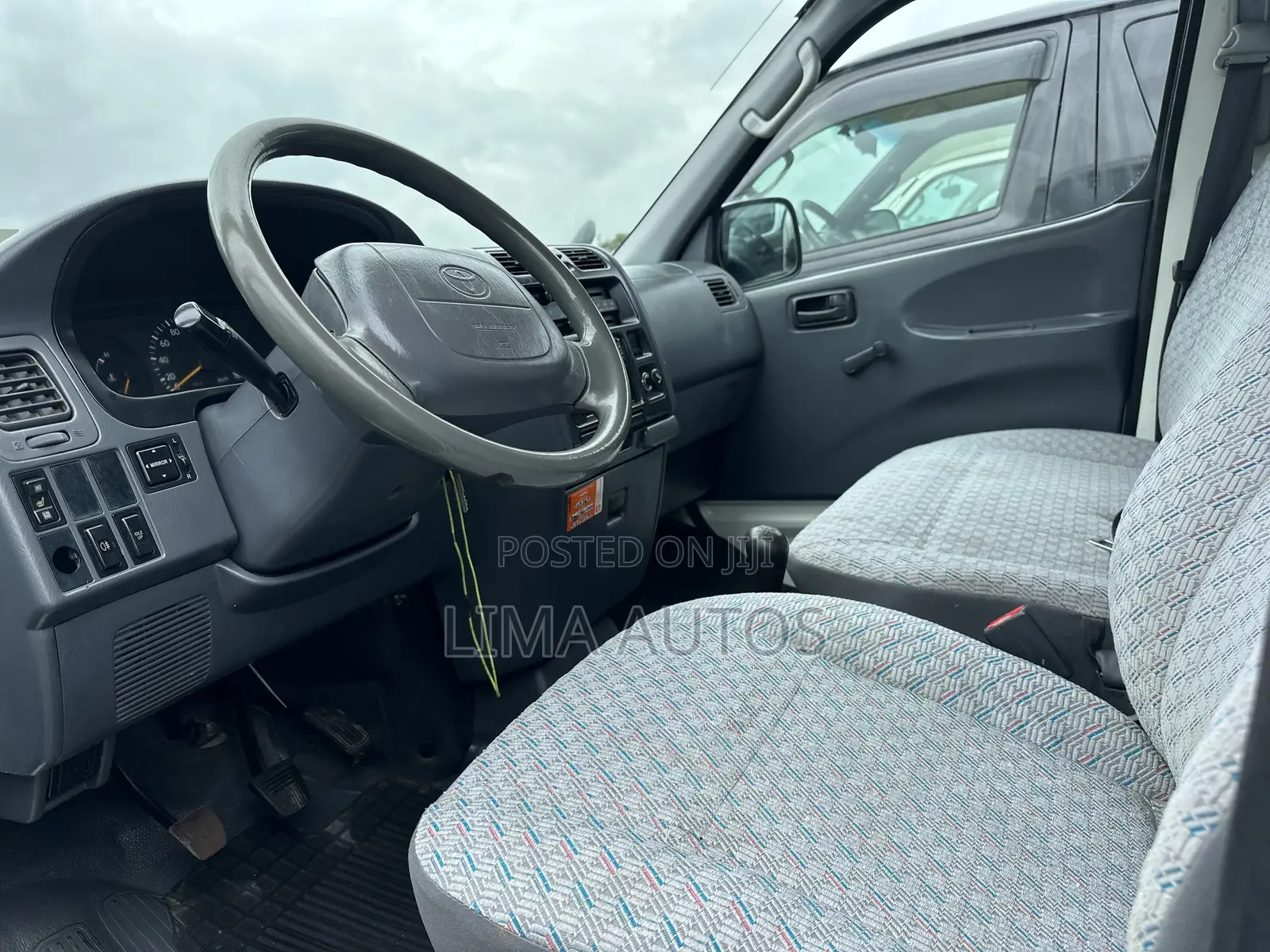 Toyota HiAce 2003 White