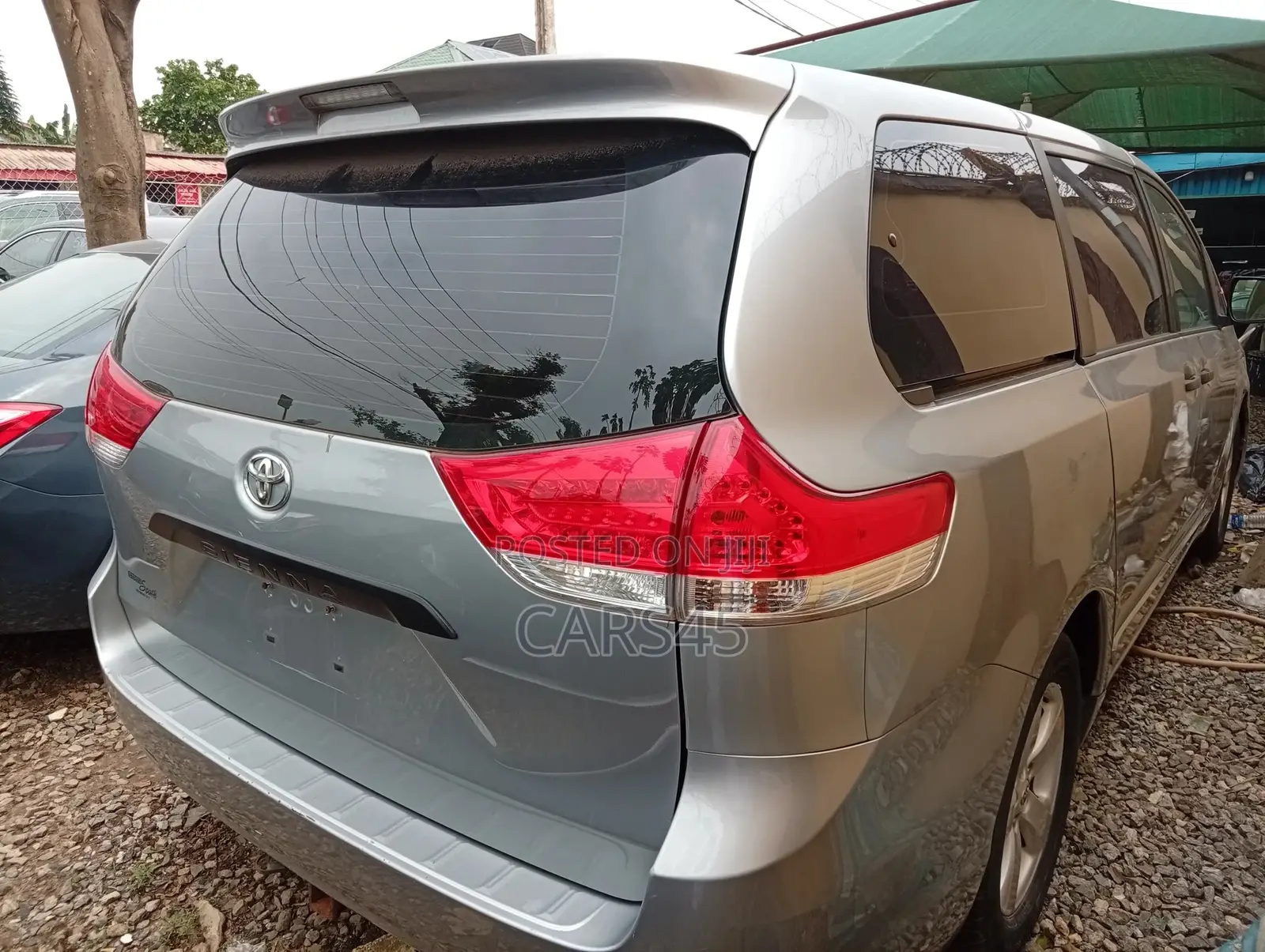 Toyota Sienna 2012 Silver